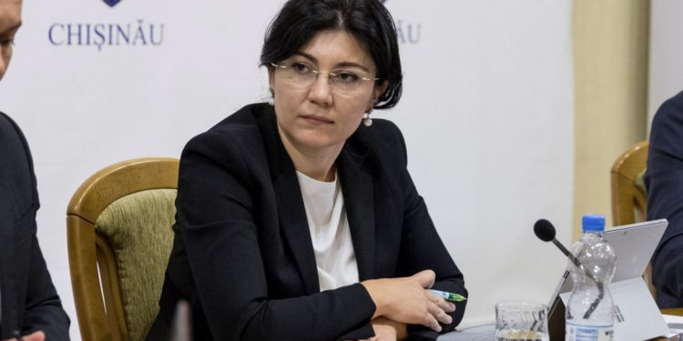Presă: Percheziții la patru persoane, inclusiv Silvia Radu. CNA: O persoană a fost reținută