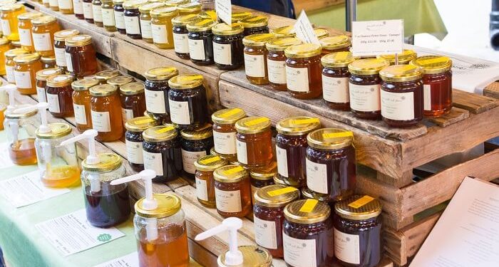 Tinctură de molie de ceară, miere de dovleac și alte bunătăți la Târgul apicol din centrul capitalei