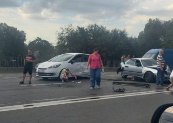 Trei autoturisme s-au tamponat violent în capitală dis-de-dimineață: Sunt persoane rănite | VIDEO