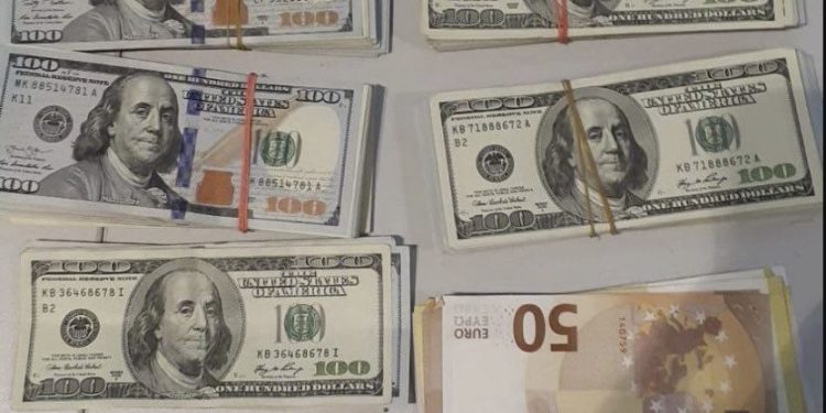 Un nou caz de reținere a valutei nedeclarate, înregistrat în săptămâna curentă la postul vamal Aeroport Internațional Chișinău