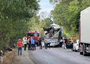 Un autocar românesc a fost zdrobit în Bulgaria. Patru români au murit
