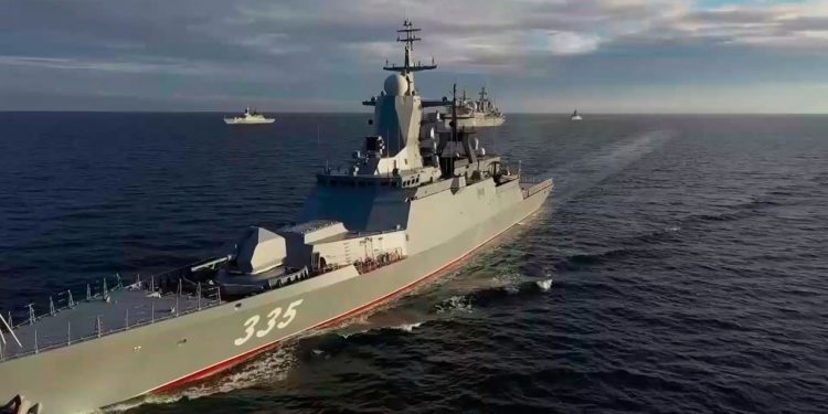 В Японском море для учений встретились боевые корабли РФ и КНР