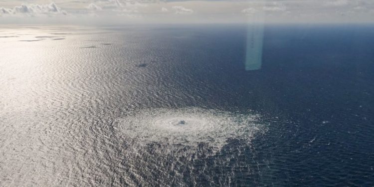 Оператор назвал беспрецедентными разрушения на «Северном потоке». Датские военные показали видео с места утечки | VIDEO