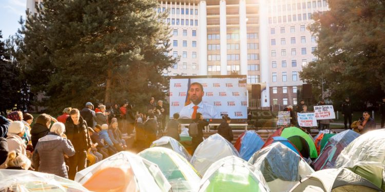 Партия «ШОР» продолжает бойкотировать заседания парламента