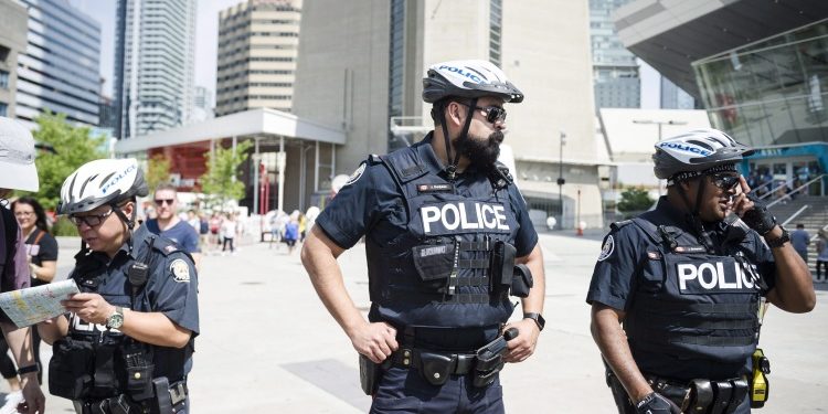 В канадской провинции Саскачеван в результате серии нападений погибли 10 человек. Преступники все еще на свободе