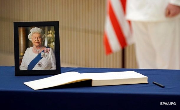 Названа вероятна причина смерти королевы Елизаветы II