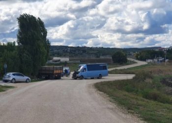 В Каушанском районе трактор врезался в рейсовую маршруту, в которой находились 10 человек