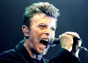 На аукционе в Британии продали рукопись песни Starman Дэвида Боуи почти за $220 тыс.