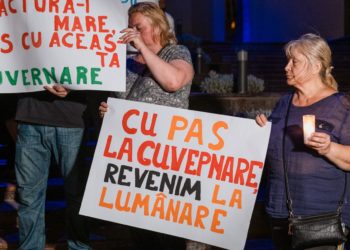 „Cu PAS la guvernare am ajuns la lumânare”. Protest nocturn în Capitală, organizat de Partidul „ȘOR” | VIDEO