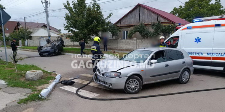 ДТП в Комрате: Легковой автомобиль перевернулся после столкновения с другой машиной