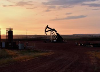 Цена барреля Brent опустилась ниже 90 долларов — впервые с начала февраля