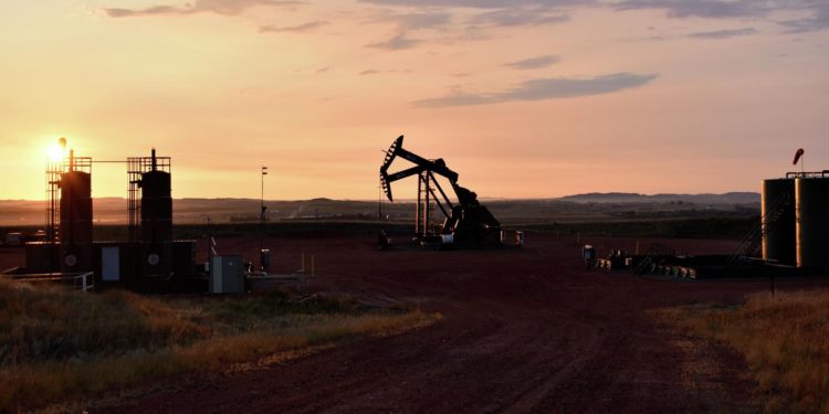 Цена барреля Brent опустилась ниже 90 долларов — впервые с начала февраля