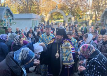 Zeci de enoriași din capitală au pornit în „Drumul Crucii” pentru a se ruga pentru bunăstarea poporului moldovenesc. Timp de trei zile s-au rugat pentru bunăstarea poporului moldovenesc | VIDEO