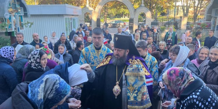 Zeci de enoriași din capitală au pornit în „Drumul Crucii” pentru a se ruga pentru bunăstarea poporului moldovenesc. Timp de trei zile s-au rugat pentru bunăstarea poporului moldovenesc | VIDEO