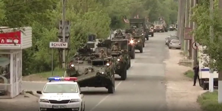 «Видео настоящее, но неактуальное». Минобороны о заснятой колонне военной техники армии США на дорогах Молдовы | VIDEO