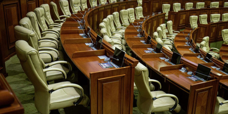 В парламенте обсудят вотум недоверия правительству