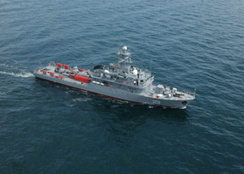 Un dragor maritim al Forţelor Navale Române a lovit o mină pe care trebuia să o neutralizeze. Vasul a fost avariat | VIDEO