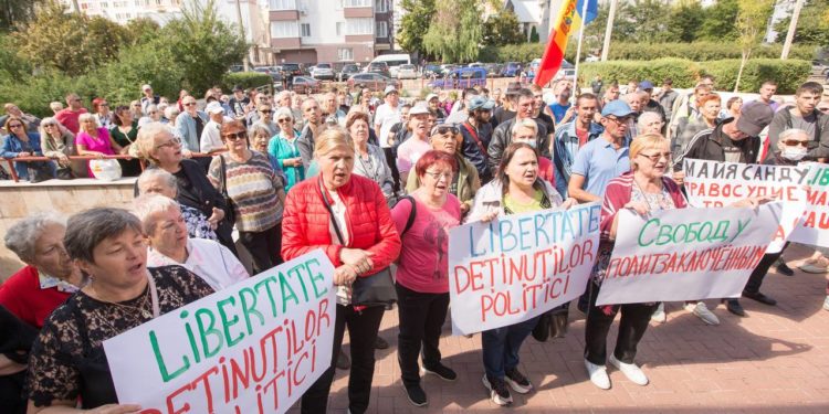 Pe fundalul protestelor, Magistrații Judecătoriei Ciocana au decis plasarea în arest a doi membri ai Partidului „ȘOR”. Avocat: Este o decizie politică | VIDEO