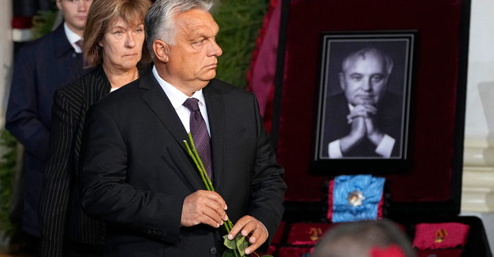 СМИ сообщили о поездке премьера Венгрии в Москву на прощание с Горбачевым