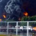 Нефтеперерабатывающий завод в Венесуэле загорелся после удара молнии