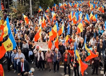 Protest de amploare în Chișinău. Coloane formate din mii de oameni au venit în fața Președinției