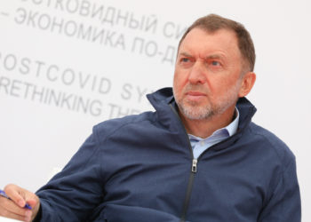 Олега Дерипаску обвинили в уходе от американских санкций. По версии прокуратуры, он потратил 300 тысяч долларов, чтобы его ребенок родился в США