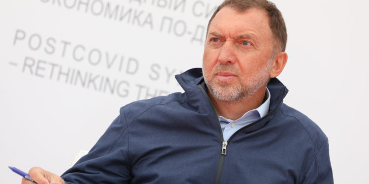 Олега Дерипаску обвинили в уходе от американских санкций. По версии прокуратуры, он потратил 300 тысяч долларов, чтобы его ребенок родился в США