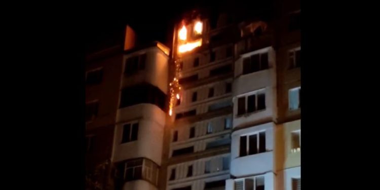 Incendiu în sectorul Botanica al capitalei. La fața locului au intervenit 5 echipaje de pompieri