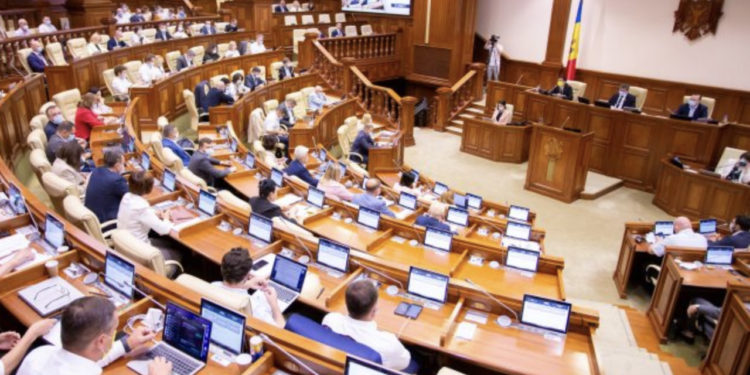 Gata cu vacanța. Deputații revin în fotolii și reiau ședințele Parlamentului din sesiunea de toamnă