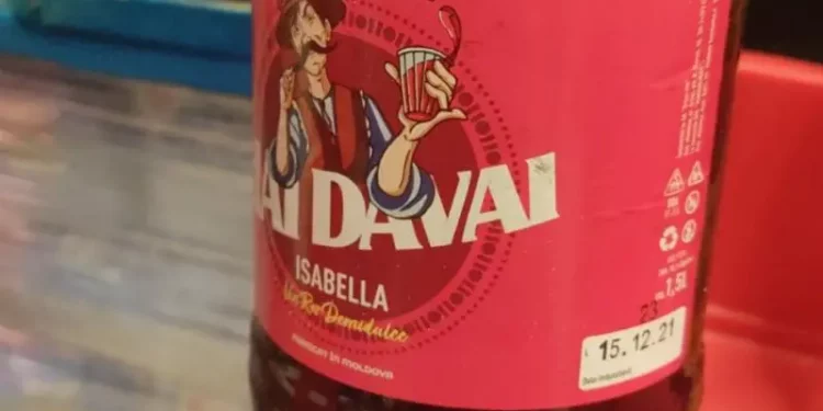 В Молдове с прилавков изымают три партии вина. В чем причина