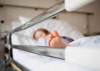 Caz tragic la Sîngerei: O fetiță de 2 ani se zbate între viață și moarte după ce a înghițit mai multe pastile