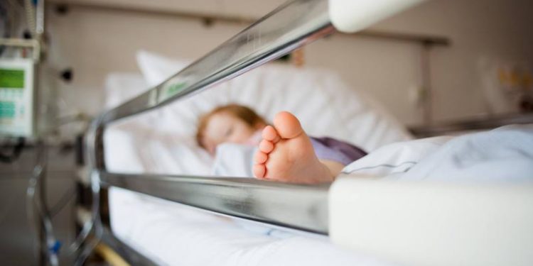 Caz tragic la Sîngerei: O fetiță de 2 ani se zbate între viață și moarte după ce a înghițit mai multe pastile