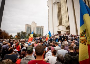 „Jos Guvernarea!Jos Maia Sandu!”. Membrii și simpatizanții Partidului „ȘOR” protestat în fața Președinției, cerând eliberarea deținuților politici, demisia guvernării PAS și alegeri anticipate | VIDEO