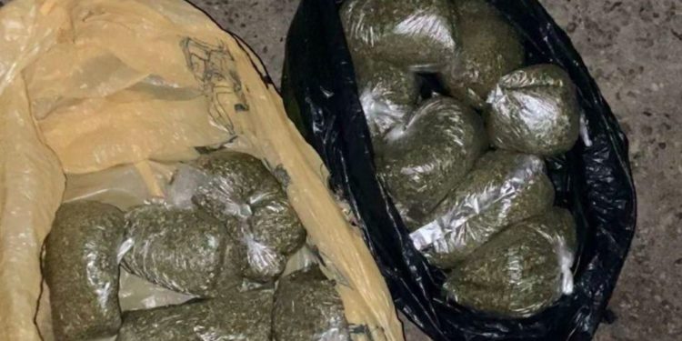 Un bărbat condamnat anterior pentru comercializarea de droguri și-a reanimat activitatea ilegală, deja pe teritoriul țării