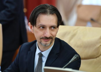 Ministrul Economiei susține că la Guvern deja de un an sunt discutate unele remanieri: Dacă s-ar clătina fotoliul meu, eu nu voi fi în niciun caz afectat | VIDEO