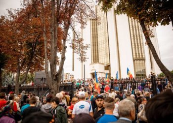 Protest la Judecătoria Ciocana din Chișinău: Membrii și simpatizanții Partidului „ȘOR” cer eliberarea colegilor arestați