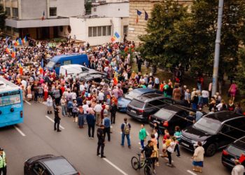Protestul Partidului „ȘOR” s-a mutat de la Președinție, la CNA! Oamenii cer eliberarea reprezentanților formațiunii, reținuți în această dimineață