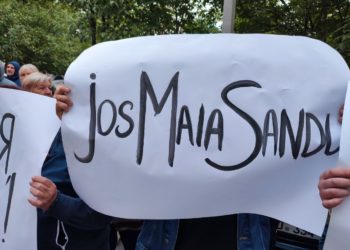 „Nu mai facem față, cumpărăm doar produse expirate”. Simpatizanți ai Partidului „ȘOR” au protestat dis-de-dimineață în fața locuinței Maiei Sandu, apoi la Președinție | VIDEO