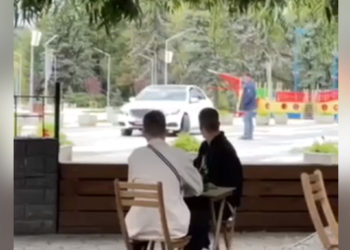 В Кишиневе автомобиль проехал по фонтану в парке «Ла Извор»