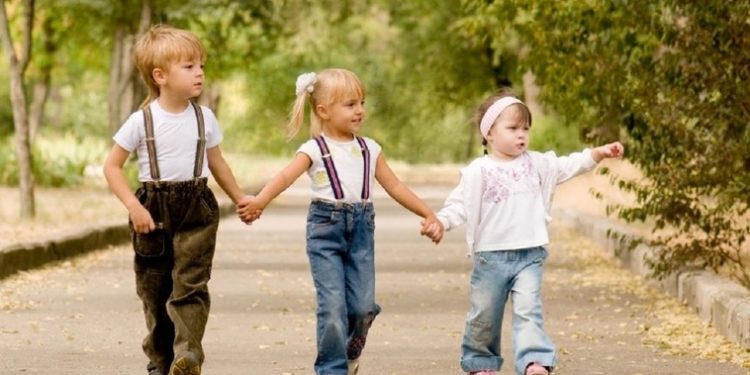 Copiii cu vârsta de până la doi ani vor beneficia de indemnizații lunare mai mari