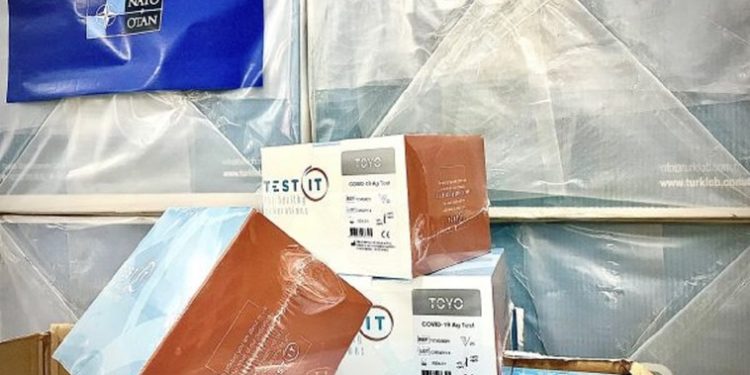 Zece mii de teste rapide pentru detectarea COVID-19 și echipamente medicale, donate R. Moldova de NATO