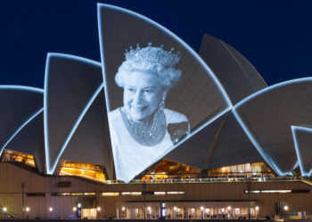 Portretul reginei, proiectat pe Opera din Sydney. Imagini spectaculoase cu una din cele mai celebre clădiri din lume | FOTO