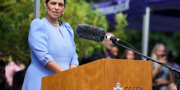 Ministrul de interne al Marii Britanii, Priti Patel, a anunțat că demisionează după ce Liz Truss va prelua oficial funcţia de premier