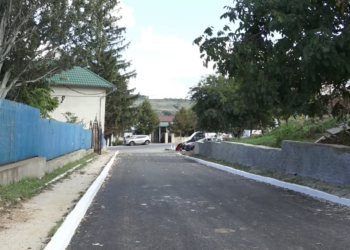 „Tare mult am așteptat o așa frumusețe”. Cu aportul echipei lui Ilan Șor, unul dintre cele mai importante drumuri din satul Morozeni, raionul Orhei a fost renovat | VIDEO