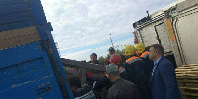 Noi detalii despre accidentul din Bender, unde s-a răsturnat un autocamion. Acesta transporta peste 100 de porci ce cântăresc circa 10 tone | VIDEO