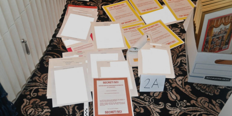 Un expert independent va examina documentele confiscate de la reședința lui Donald Trump. Decizia a fost luată de justiție