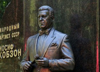 Дань артисту: В Москве открыли памятник Иосифу Кобзону