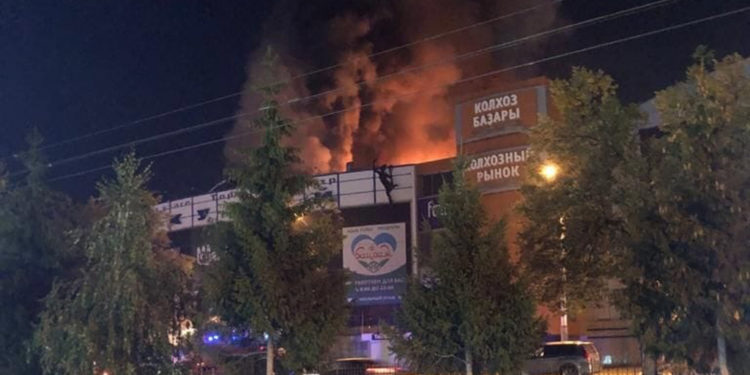 В Уфе загорелся торговый центр на площади 1500 кв. м. | VIDEO