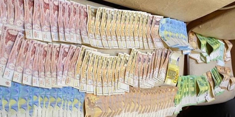 Mai mulți pușcăriași ar fi șantajat femei cu publicarea imaginilor lor intime: Estorcau de la victime între 1.000-5.000 euro