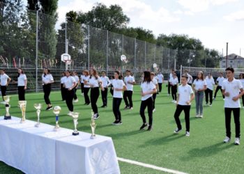 „Pentru viitorii campioni care vor păși aici”. Liceul Teoretic „Ion Luca Caragiale” din Orhei are un nou teren sportiv modernizat | VIDEO